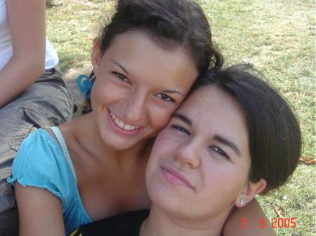  moi et elodie !!!